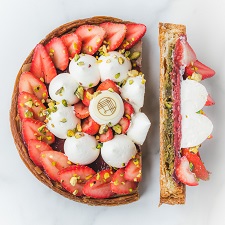 Tarte fraise, pîstache, fleur d'oranger